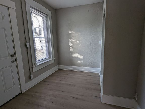 3rd image of 832 W 8th St APT 1