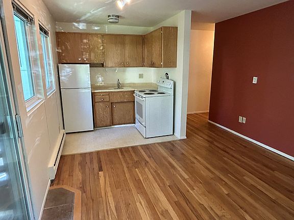 5th image of 735 Belmont Ave E #206