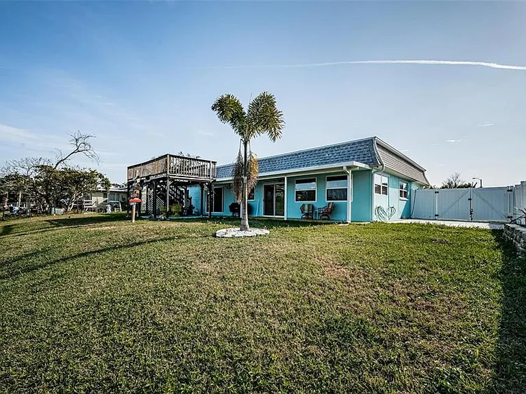 3627 Grayton Dr — Photo 2