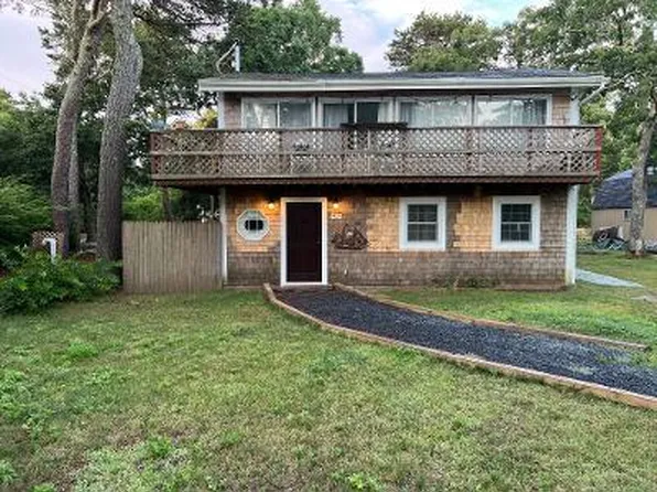 10 Hoyer B Ln, North Eastham, MA 02651