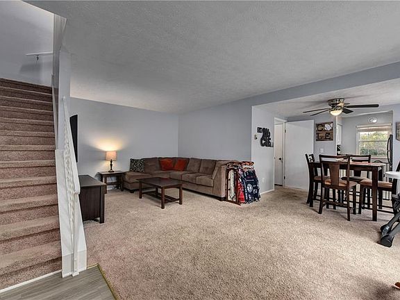 3rd image of 31 Firebush Ln