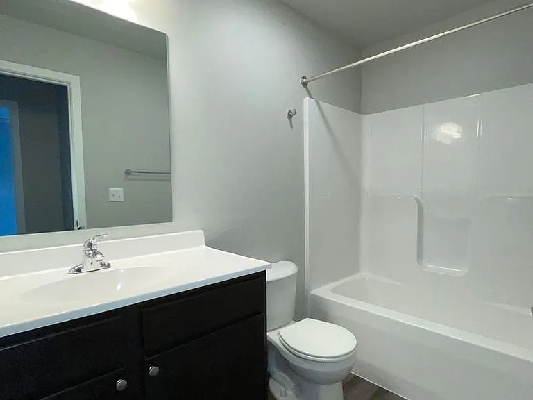 5115 N River Blvd NE — Photo 32