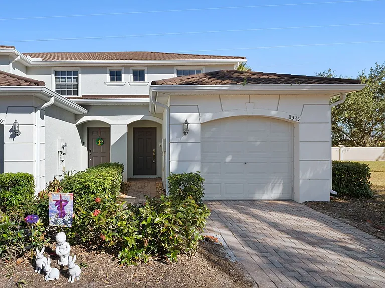 8535 Athena Ct — Photo 2