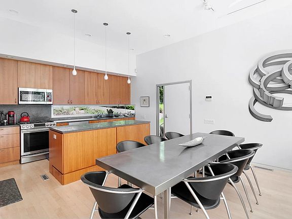 5th image of 8 Marion Ln