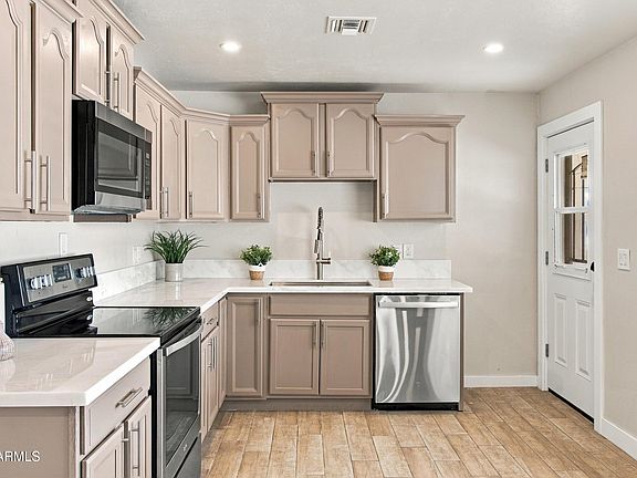 3rd image of 3112 N 37th Avenue