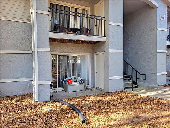 4th image of 3705 SW 27th St APT 1111