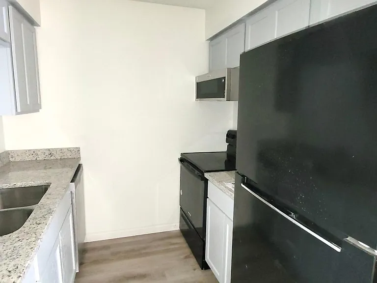 1809 Potomac Pl #C — Photo 3