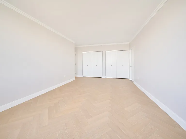 160 Riverside Blvd #20A — Photo 27