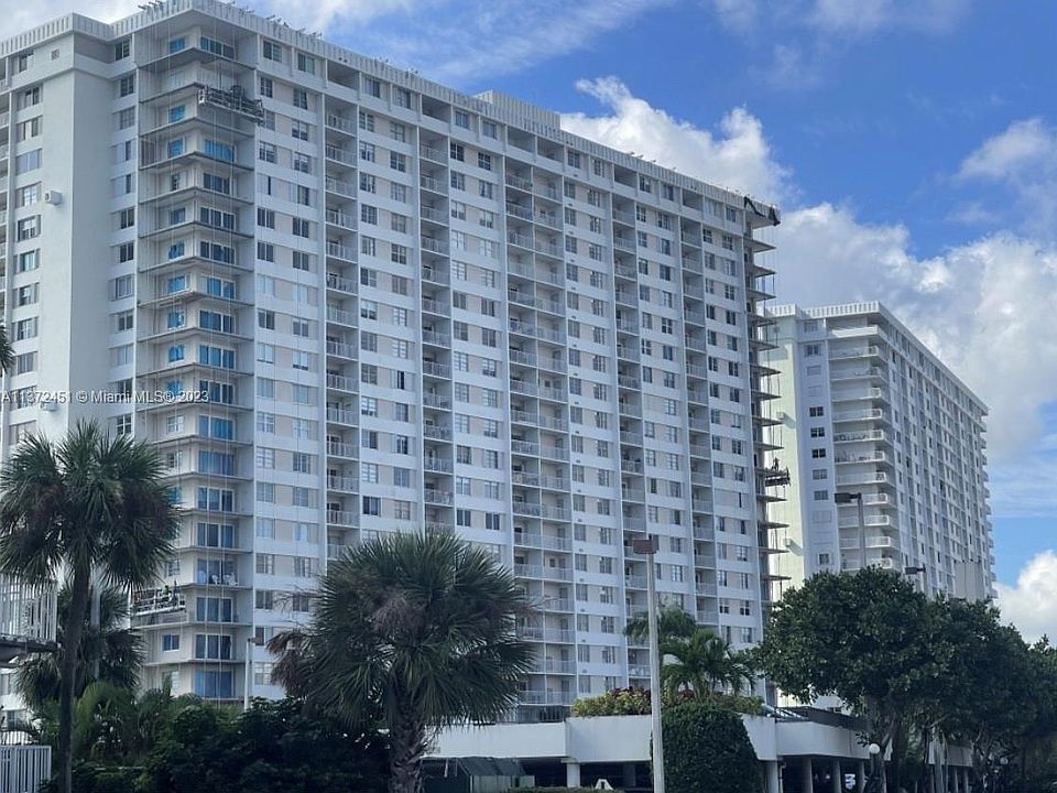 1st image of 300 Bayview Dr APT 1702