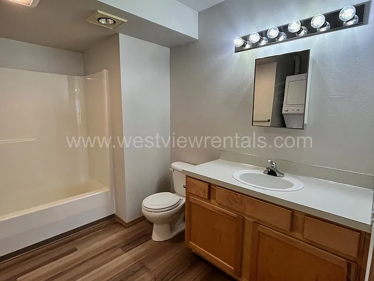 135-139 Prince Ave — Photo 377