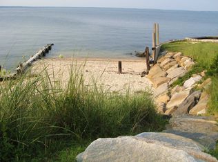 132 Red Creek Rd, Hampton Bays, NY 11946