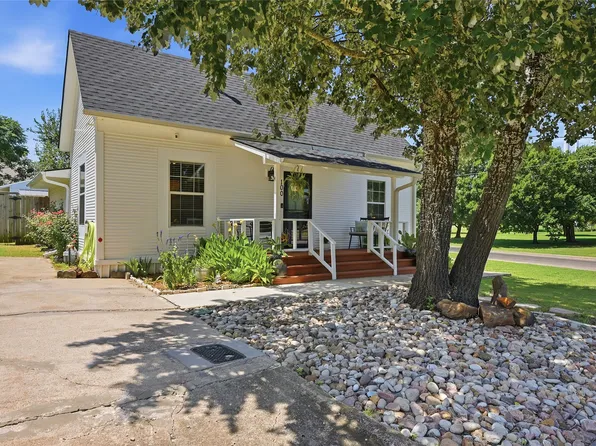 100 Buchanan St, Whitesboro, TX 76273