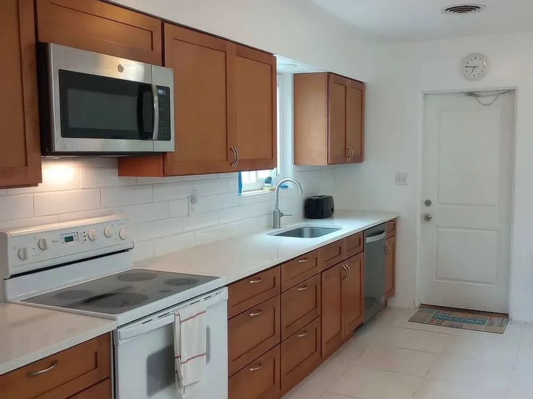 462 Magnolia St — Photo 2