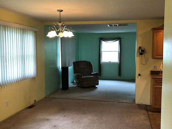 3rd image of 1312 Eisenhower St
