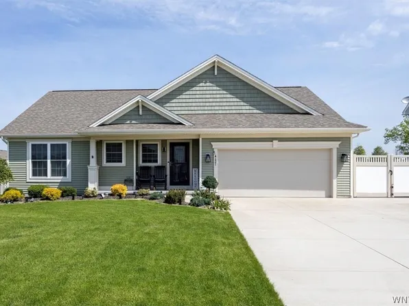 4621 Carlyes Ct, Hamburg, NY 14075