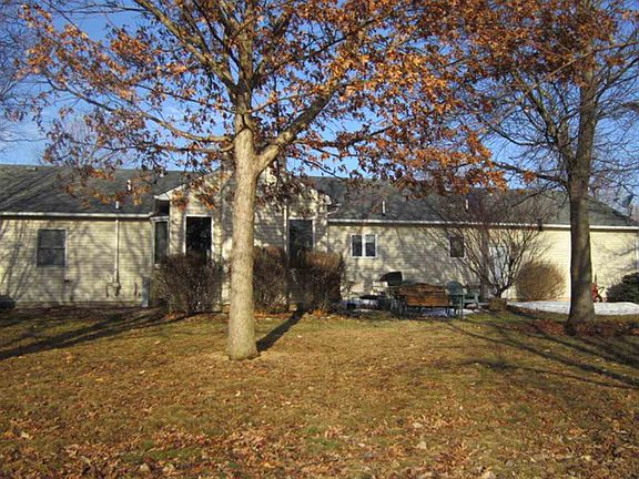 4th image of 810 Willow Dr