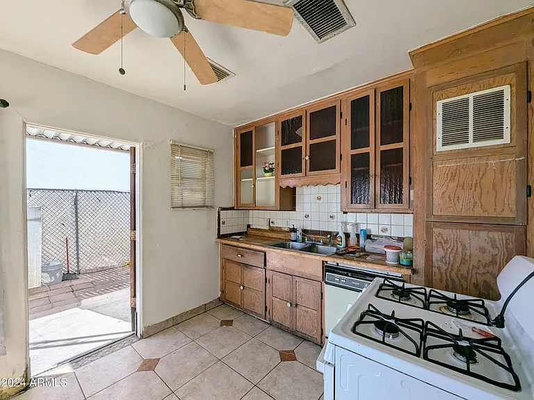 1314 W Whitton Ave — Photo 8