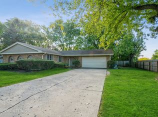 1129 W Golf Rd, Libertyville, IL 60048