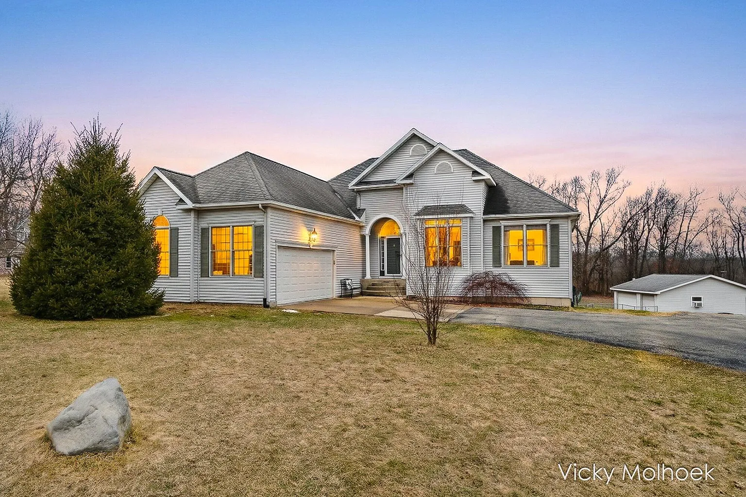 4142 Hickory Hill Ln photo 1