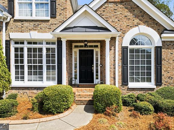 3rd image of 149 Nightwind Trce