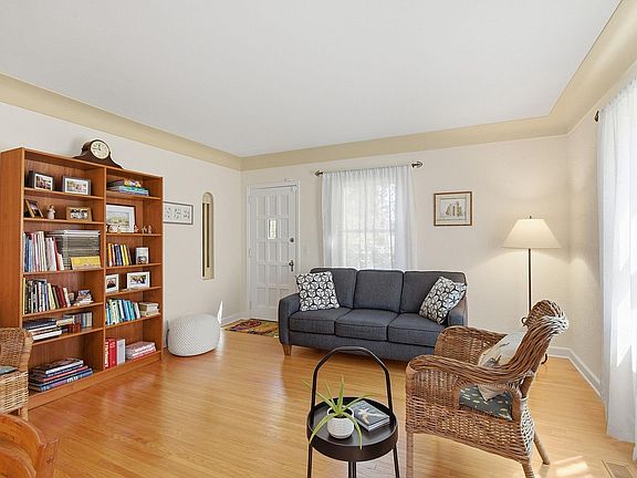3rd image of 3558 McKinley St NE