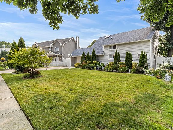 3rd image of 158 Blueberry Lane