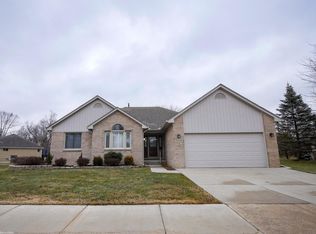 21133 Parkplace Ln, Clinton Township, MI 48036