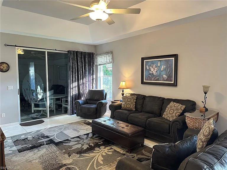 8564 Fairway Bend Dr — Photo 7