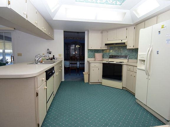 4th image of 3942 N Passion Flower Way