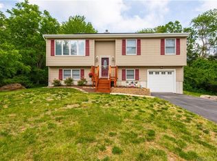 180 Whalehead Rd, Gales Ferry, CT 06335