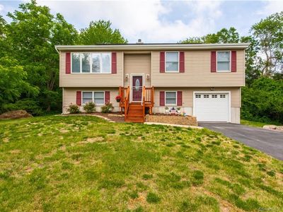 180 Whalehead Road, Gales Ferry, CT, 06335