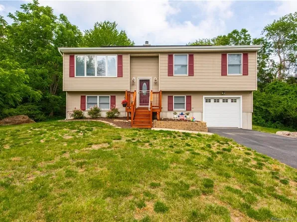 180 Whalehead Road, Ledyard, CT 06339