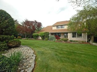 592 Cabot Hill Rd, Bridgewater, NJ 08807