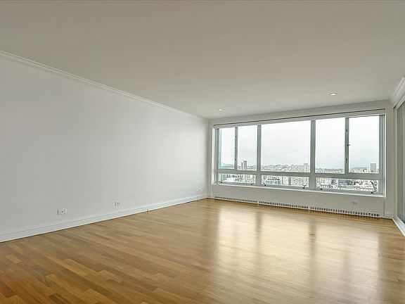 3rd image of 1200 California St Unit 12B