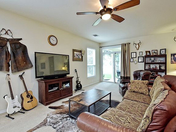 5th image of 304 Essex Ln