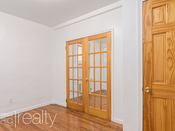 3rd image of 440 Saint Johns Pl APT 1C