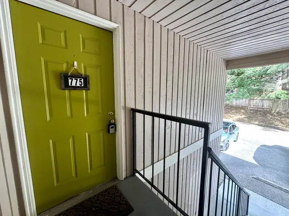 771 High School Rd NW, Bainbridge Island, WA 98110