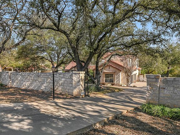 3rd image of 1406 Lakeway Dr