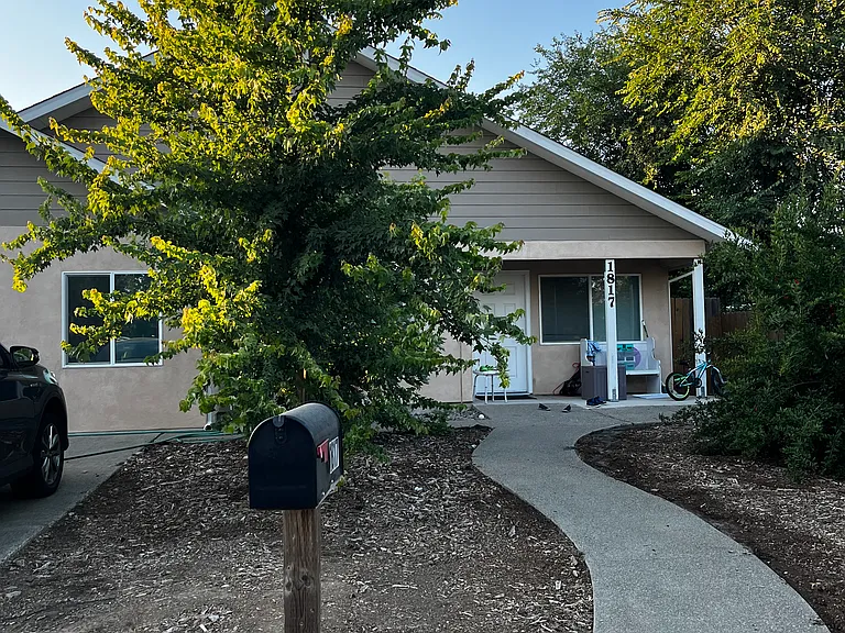1817 Pomona Dr — Photo 1
