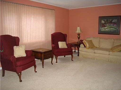3rd image of 318 Shirley Ct