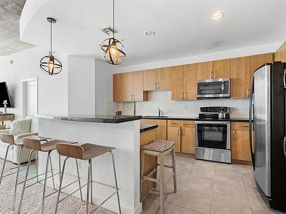4th image of 300 S Australian Ave Unit 819