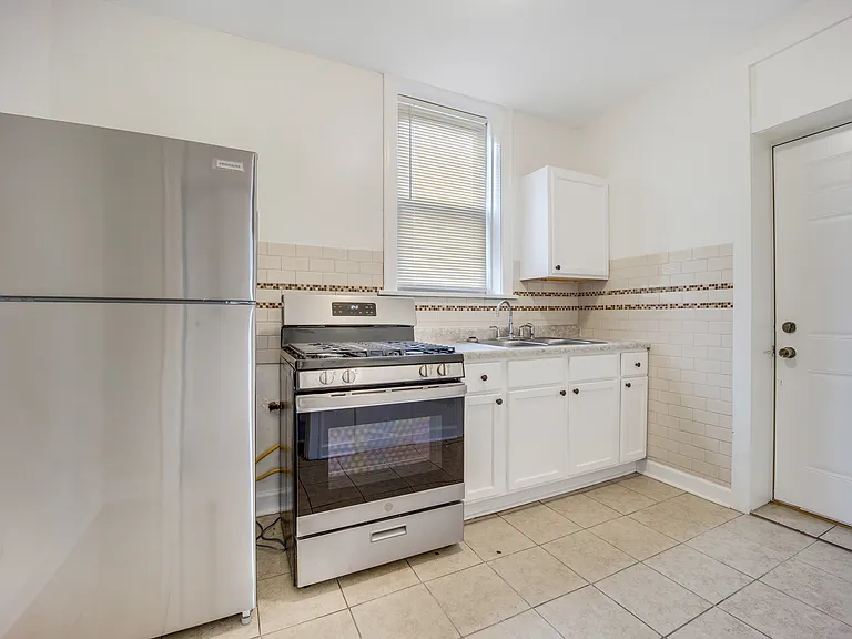 2749 N Kilbourn Ave #2 — Photo 3