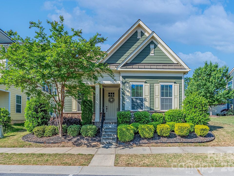 1st image of 208 Helton Ln