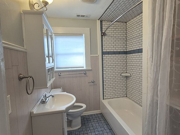 4th image of 1314 S Ellis Ave #A