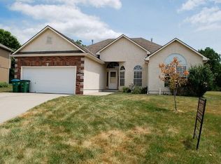 1625 SE Dalton Dr, Lees Summit, MO 64081