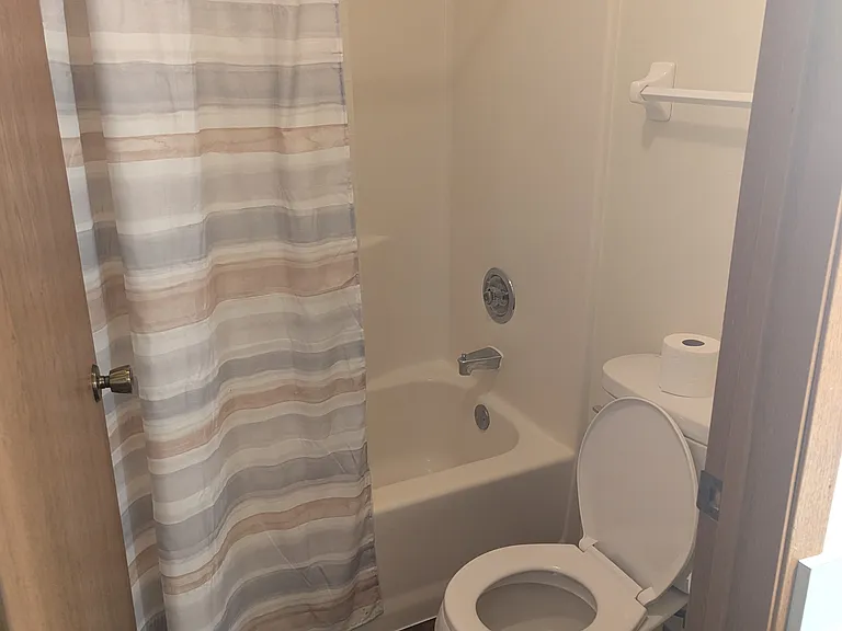 COLONIAL SQUARE APARTMENTS — Photo 6