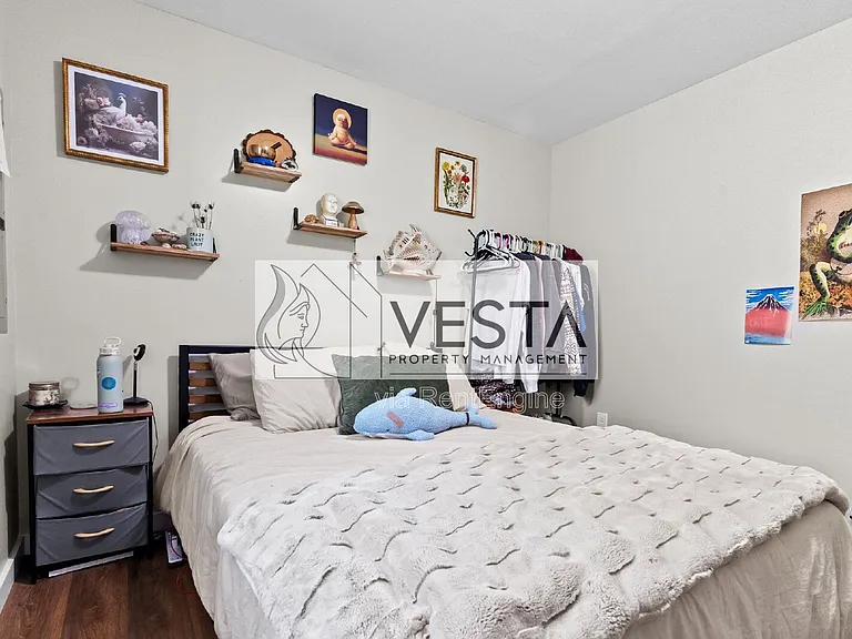 817 Oakdale Rd — Photo 16
