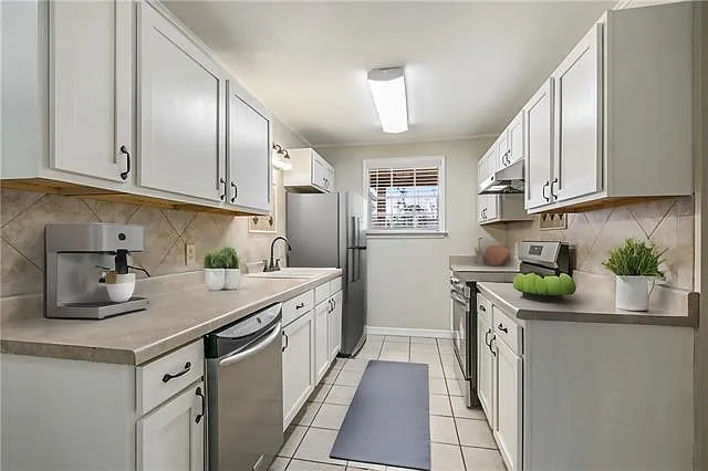 3 bed, 2.0 bath, 1618 sqft, $1,595 — Photo 3