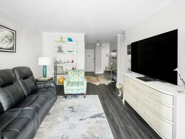 44 West 62nd Street image 10 of 12