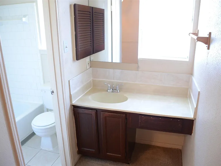 10807 Emery Dr — Photo 6